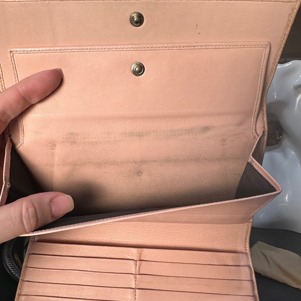 Gucci Guccisima Blush Embossed Wallet - Picture 5 of 11